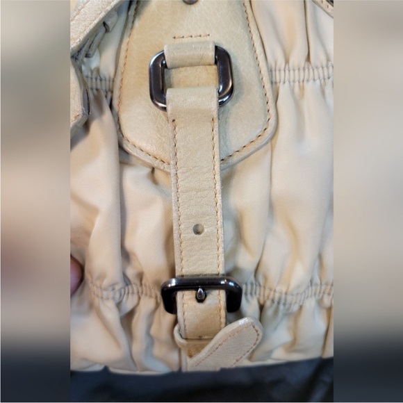 Authentic Prada Nappa Gaufre tote. Creamy white leather. Excellent condition. - Picture 4 of 11